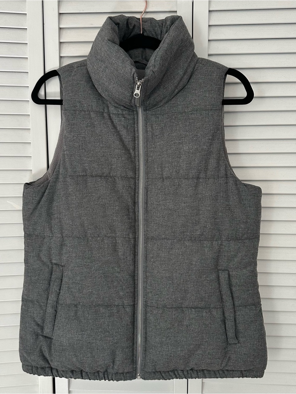 EUC Women’s Old Navy Grey Quilted Puffer Vest - Size S